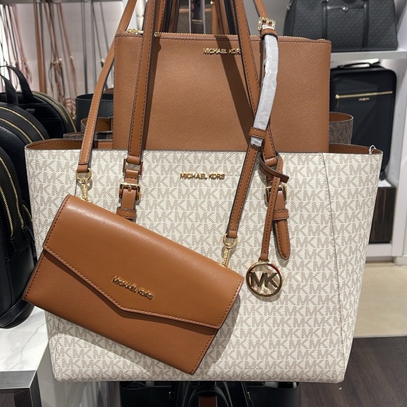 Michael Kors Handbags - Michael Kors Charlotte Large 3-in-1 Signature Logo Tote Crossbody Shoulder Bag